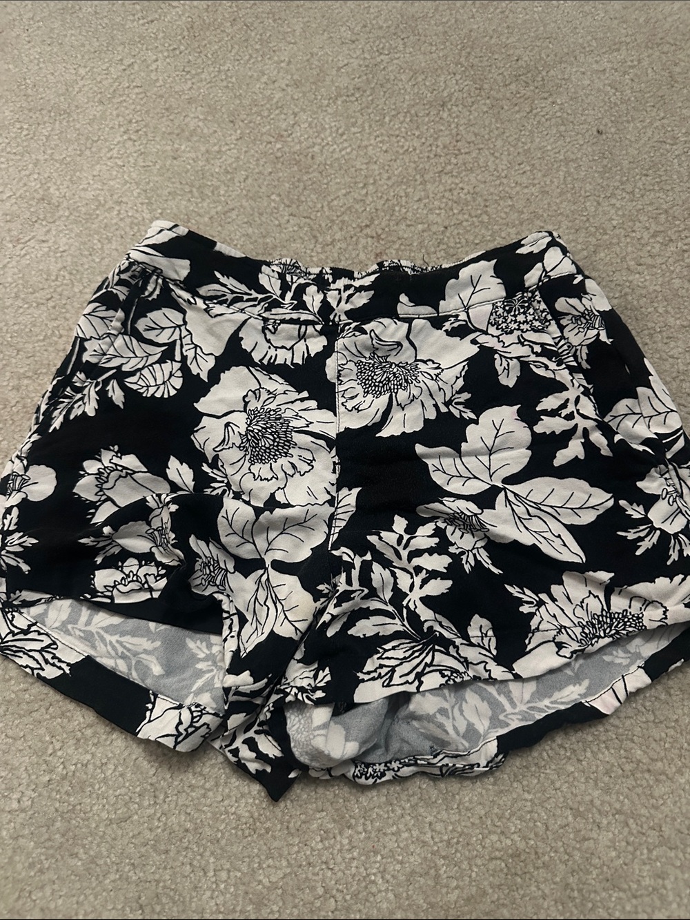 Old Navy Black & White Floral High-Waist Women’s Shorts